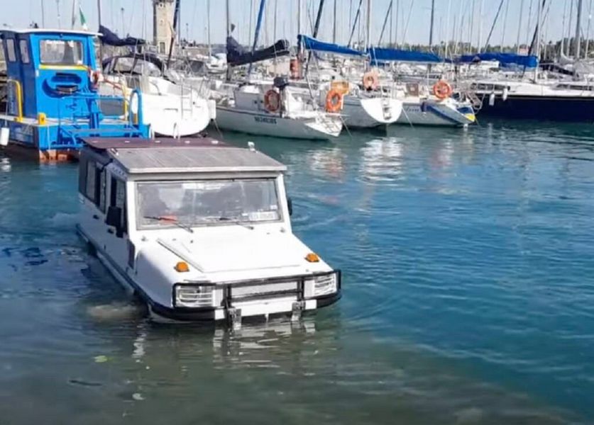 Jeep anfibia in acqua RMA Amphi-Ranger 2800 SR