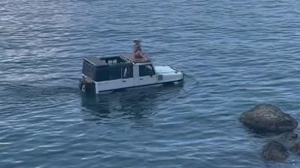 Jeep anfibia in acqua RMA Amphi-Ranger 2800 SR