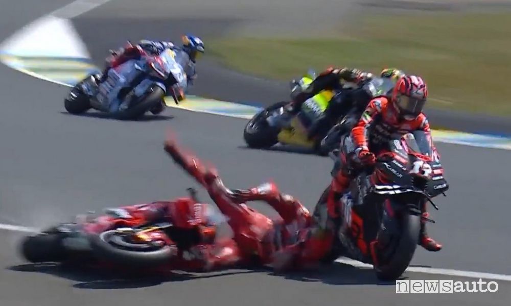 Incidente fra Bagnaia e Viñales al 5° giro del GP di Francia 2023