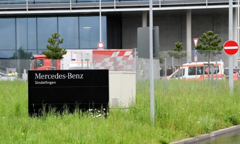 Sparatoria nella fabbrica Mercedes in Germania