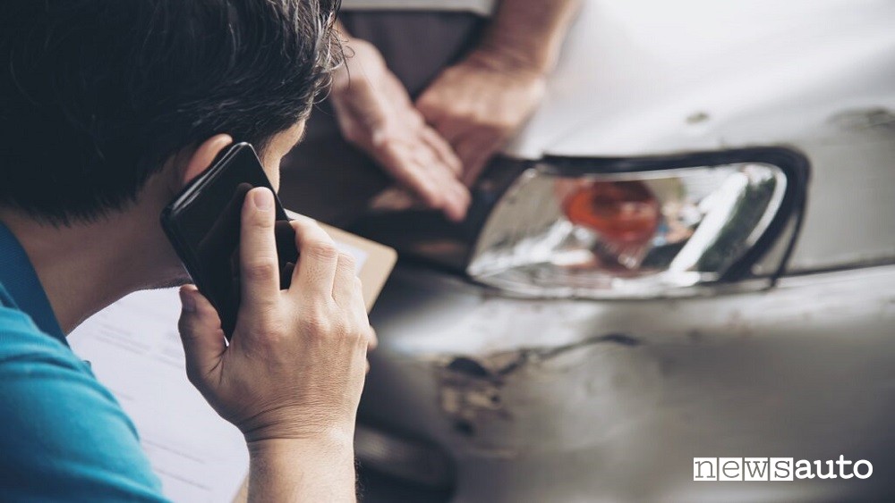 In caso di truffe auto stradali, bisogna sempre avvertire le autorità competenti