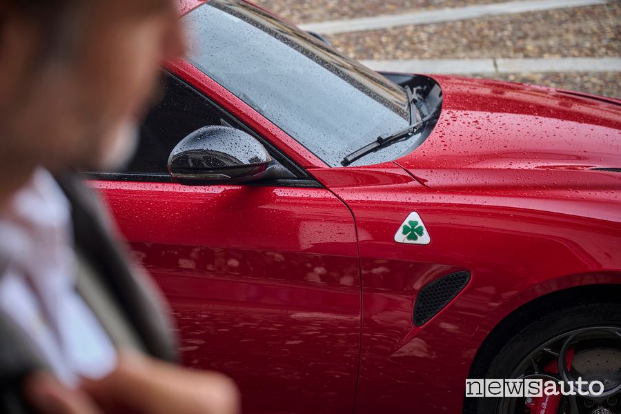 Alfa Romeo Giulia logo Quadrifoglio