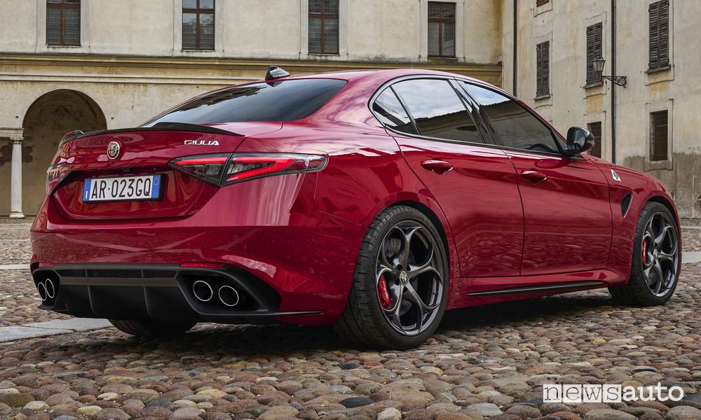 Alfa Romeo Giulia Quadrifoglio 2023 posteriore 3/4