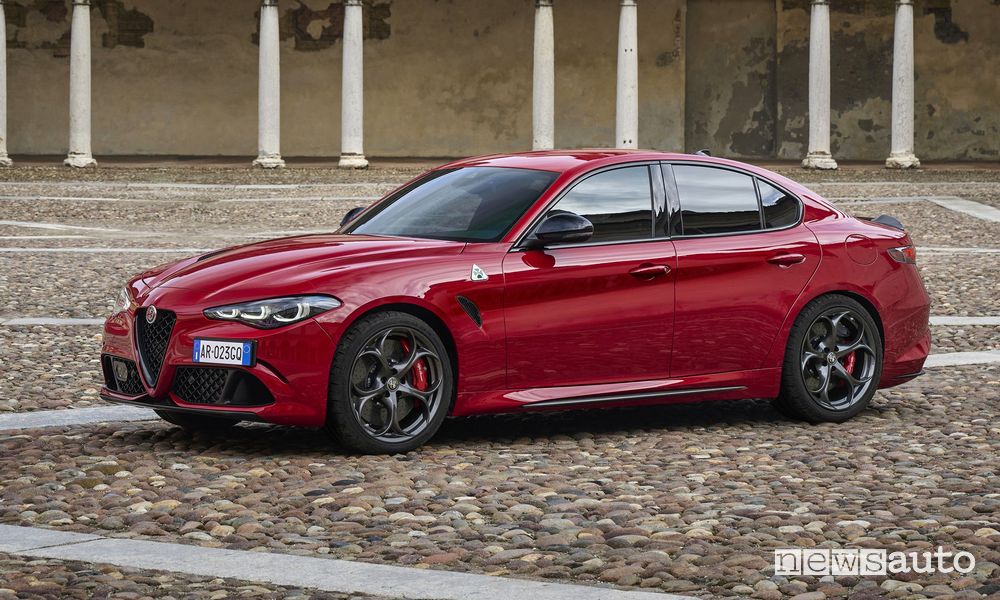 Alfa Romeo Giulia Quadrifoglio 2023 anteriore 3/4
