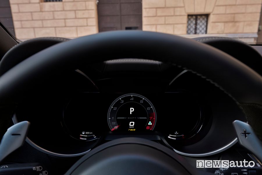 Alfa Romeo Stelvio Quadrifoglio 2023 display quadro strumenti