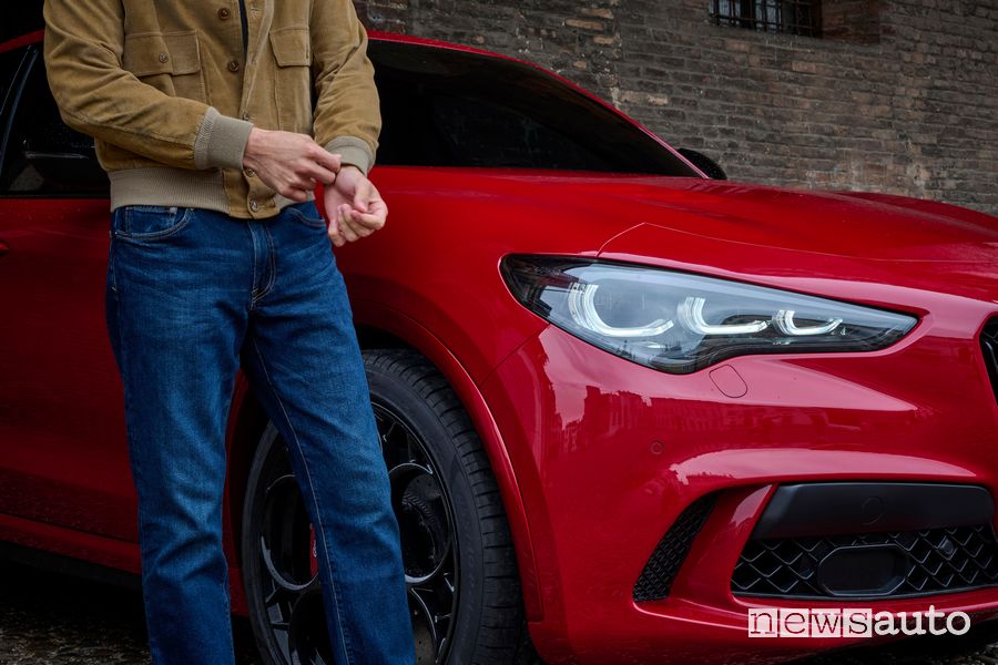 Alfa Romeo Stelvio Quadrifoglio fari Full-LED Matrix adattivi