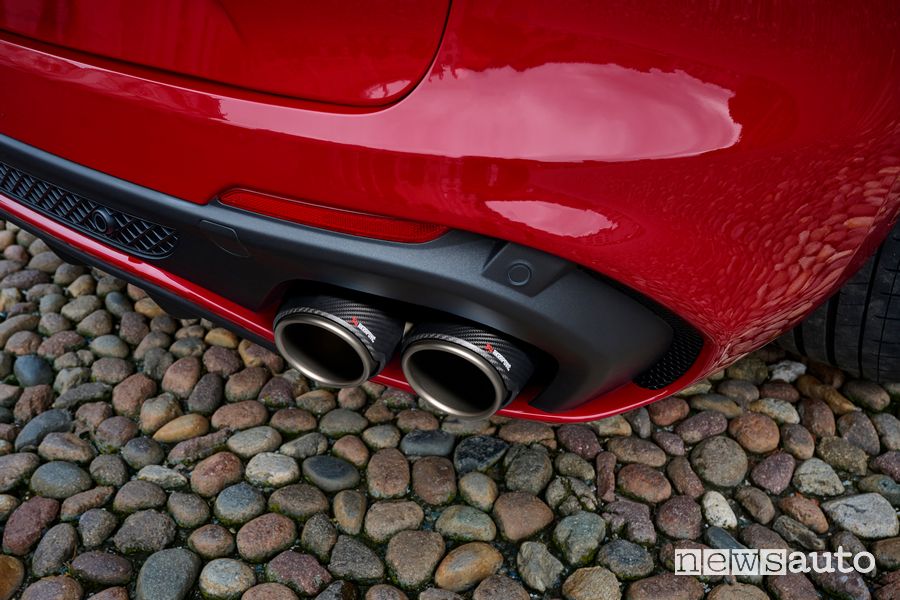 Alfa Romeo Stelvio Quadrifoglio 2023 scarico Akrapovich