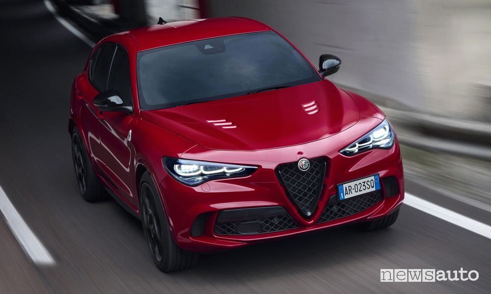 Alfa Romeo Stelvio Quadrifoglio su strada