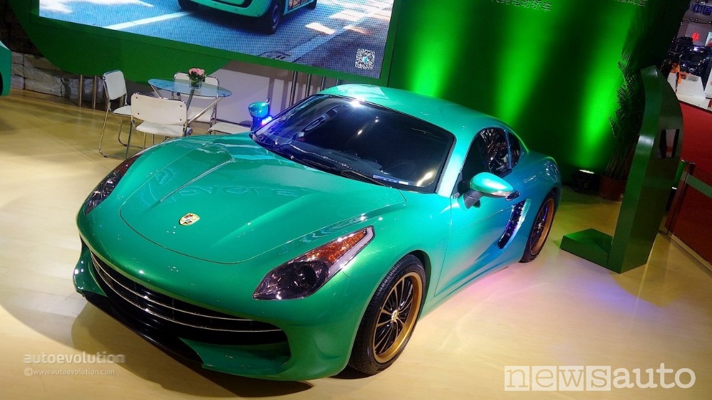 Eagle Carrie dall' anteriore sembra una Ferrari California