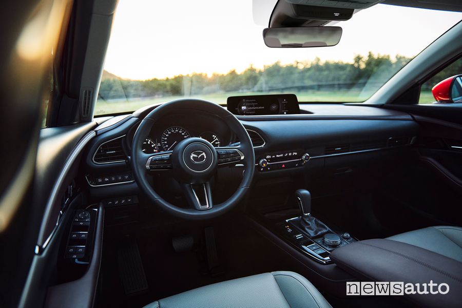 Mazda CX-30 plancia abitacolo