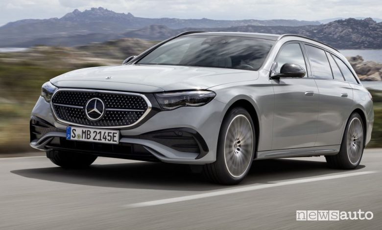 Mercedes Classe E station wagon su strada