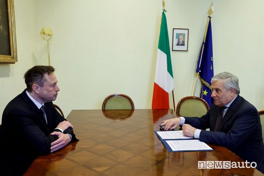 Elon Musk con Antonio Tajani