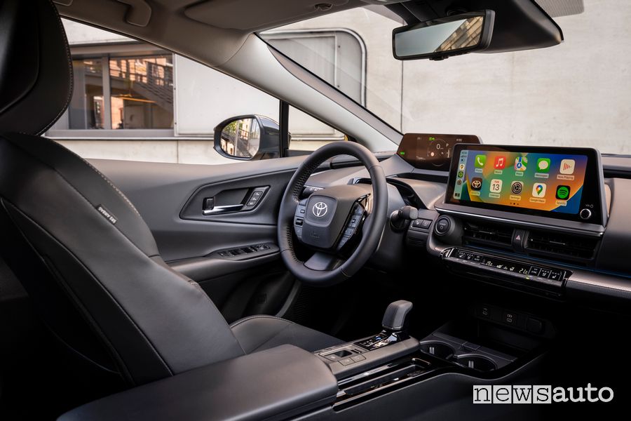 Toyota Prius Plug-in Hybrid-Electric plancia abitacolo Apple CarPlay