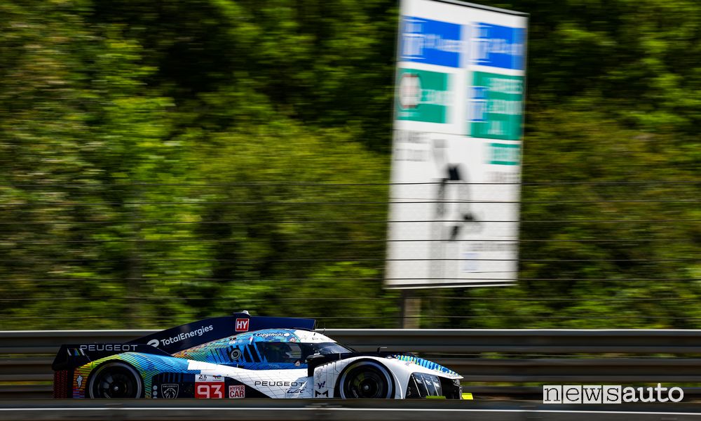 Peugeot 9X8 in pista a Le Mans