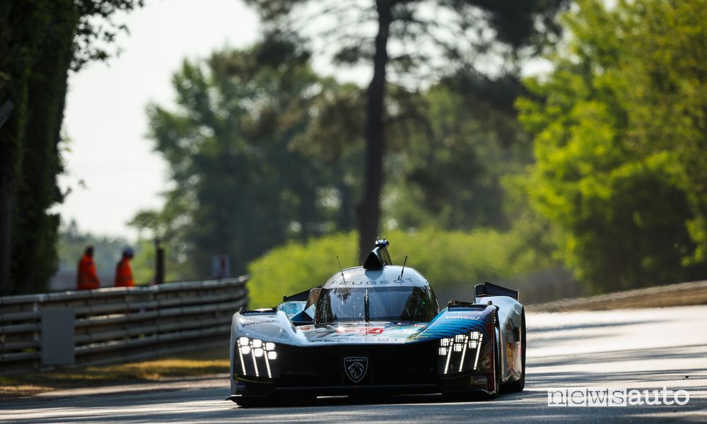 Peugeot 9X8 in pista a Le Mans