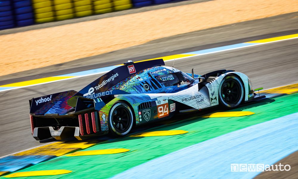 Peugeot 9X8 in pista a Le Mans