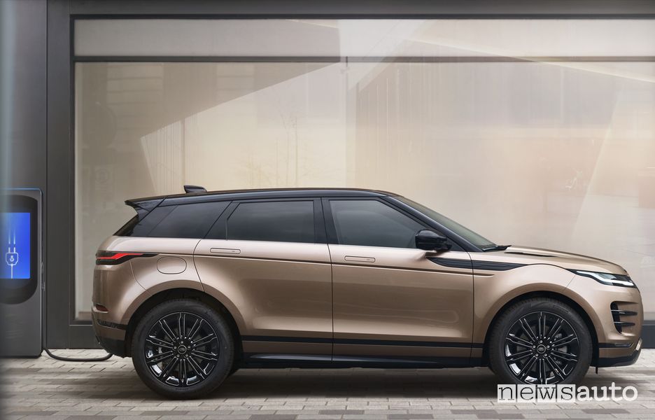 Range Rover Evoque Dynamic HSE plug-in in ricarica
