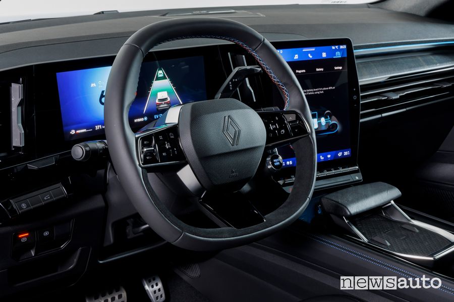 Nuovo Renault Rafale volante abitacolo