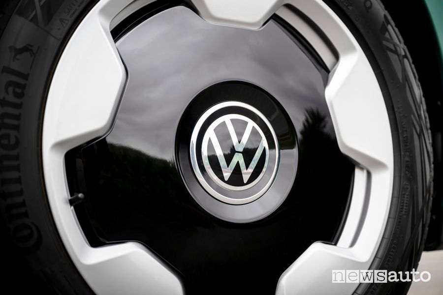 Volkswagen ID. Buzz passo lungo cerchi