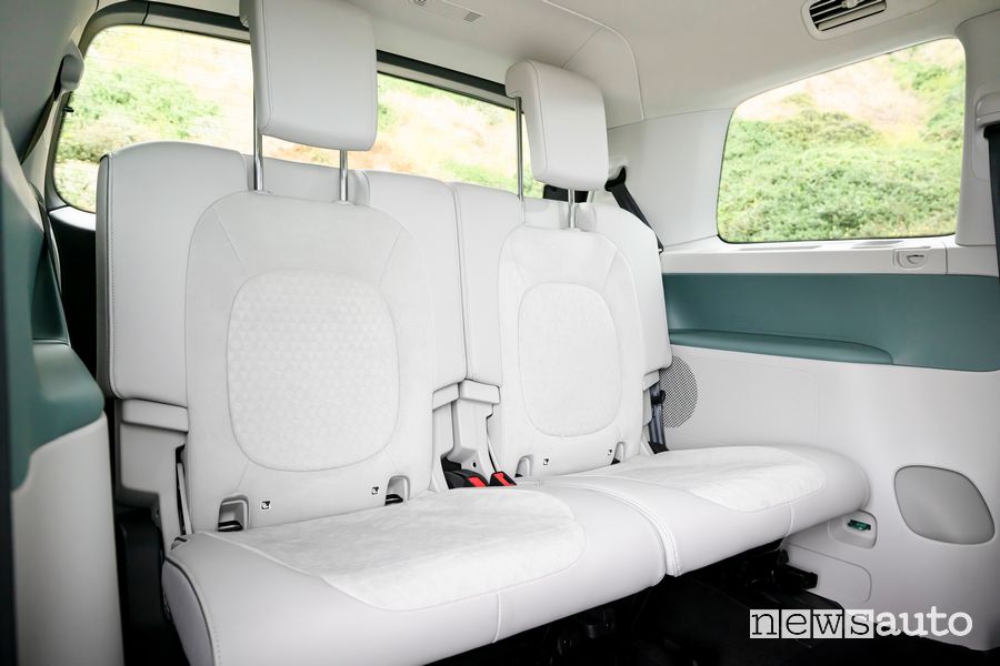 Volkswagen ID. Buzz passo lungo terza fila abitacolo