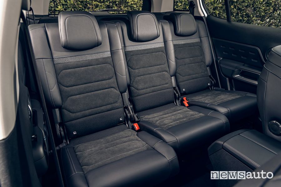 Citroën C5 Aircross Hybrid 136 sedili posteriori abitacolo