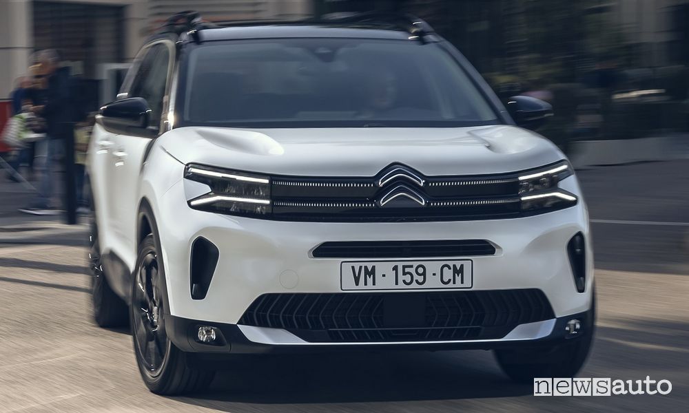 Citroën C5 Aircross Hybrid 136 su strada