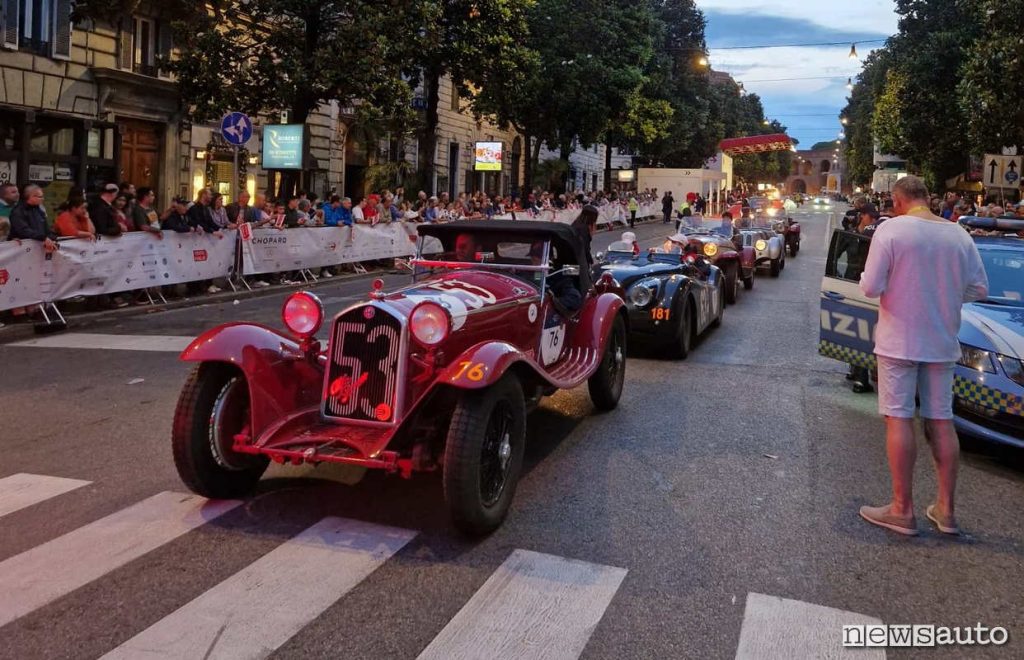 Arrivo mille miglia a Roma Via Veneto