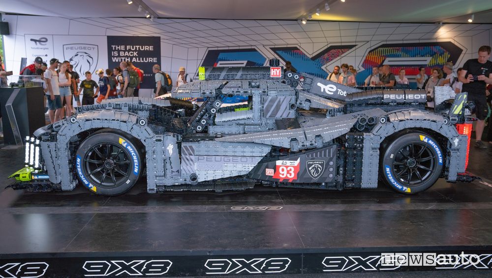 Peugeot 9X8 Lego Technic in scala 1:1 costruita in 24 ore a Le Mans