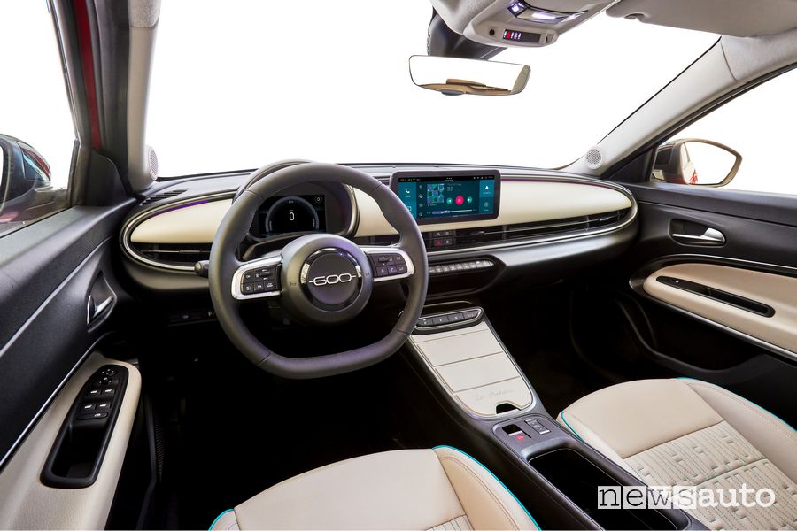 Nuova Fiat 600e La Prima plancia abitacolo
