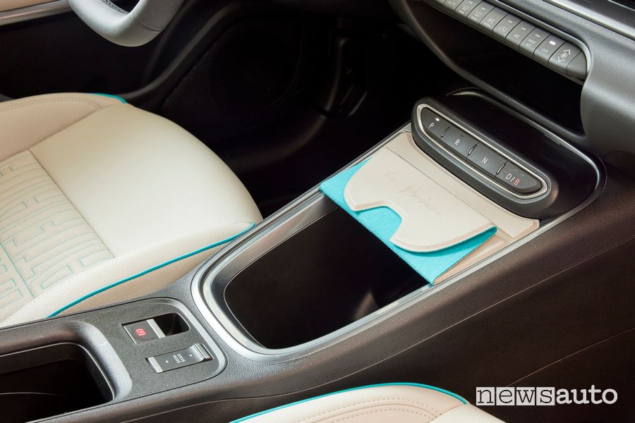 Nuova Fiat 600e La Prima vano portaoggetti console centrale