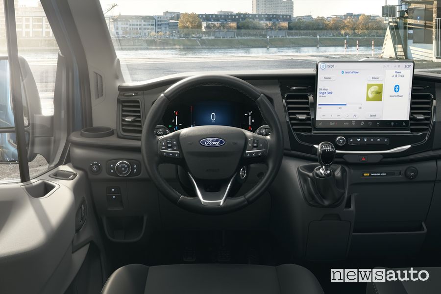 L'abitacolo del nuovo Transit 2024 con touchscreen da 12 pollici