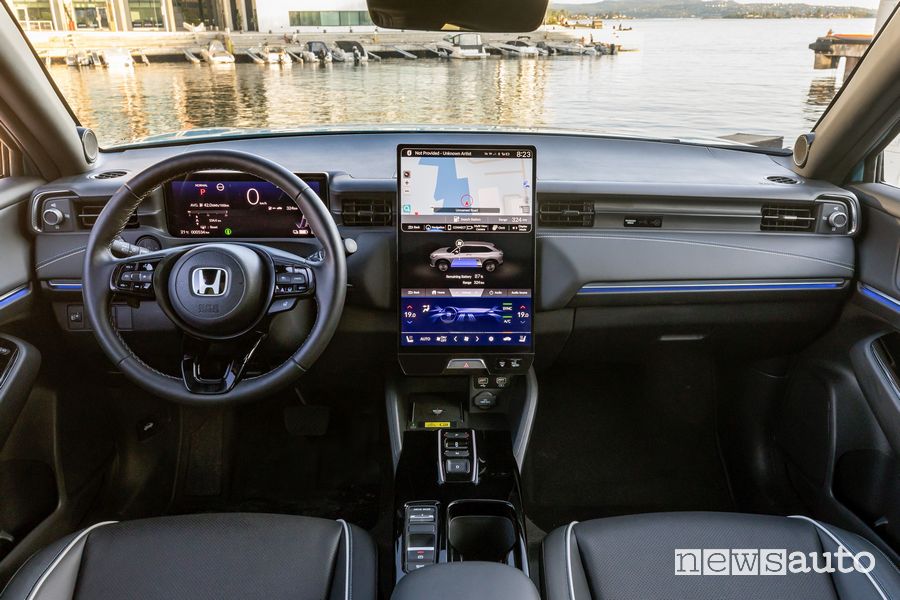 Honda e:Ny1 plancia strumenti abitacolo