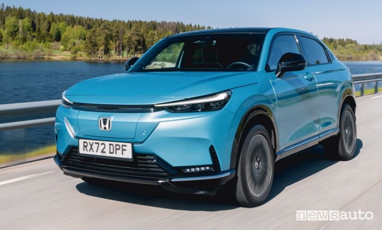 Honda e:Ny1 anteriore 3/4 su strada