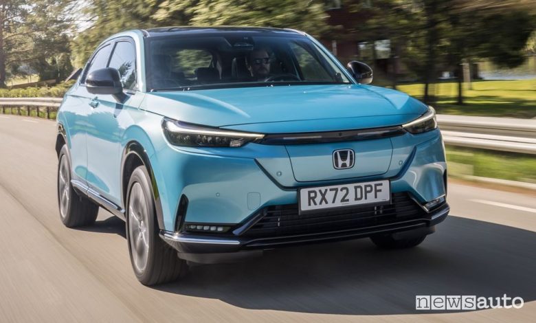 Honda e:Ny1 anteriore 3/4 su strada