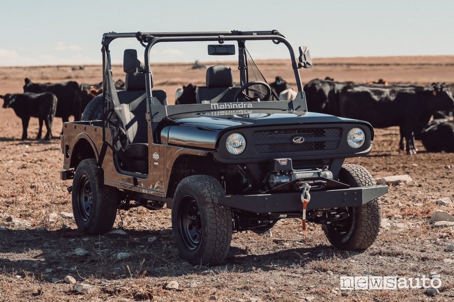 Mahindra Roxor anteriore 3/4