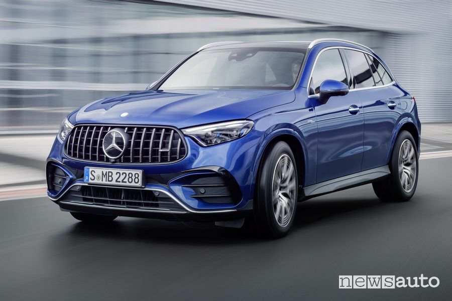 Mercedes-AMG GLC 43 4Matic anteriore 3/4 su strada