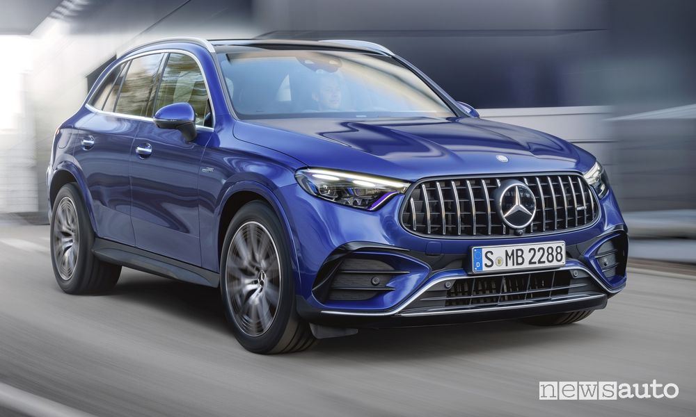 Mercedes-AMG GLC 43 4Matic anteriore 3/4 su strada