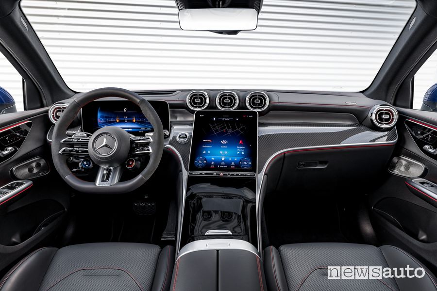 Mercedes-AMG GLC 43 4Matic plancia abitacolo