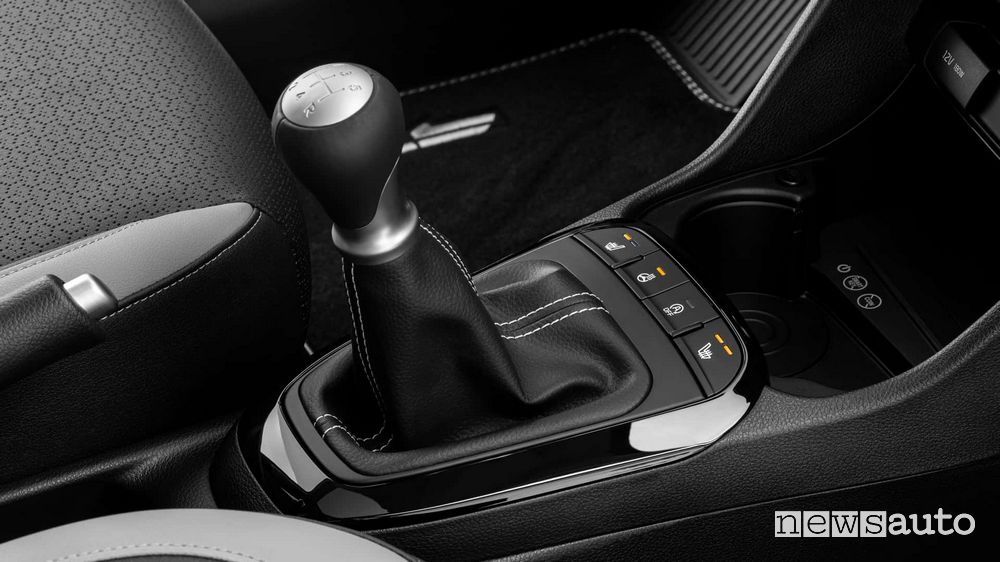 Nuova Kia Picanto GT Line leva cambio manuale