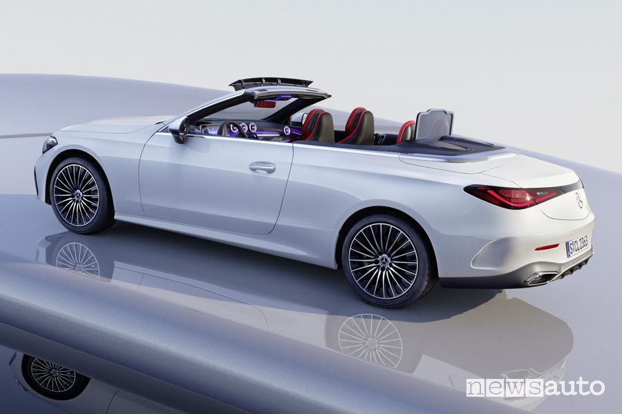Mercedes-Benz CLE Cabriolet posteriore 3/4 con la capote aperta