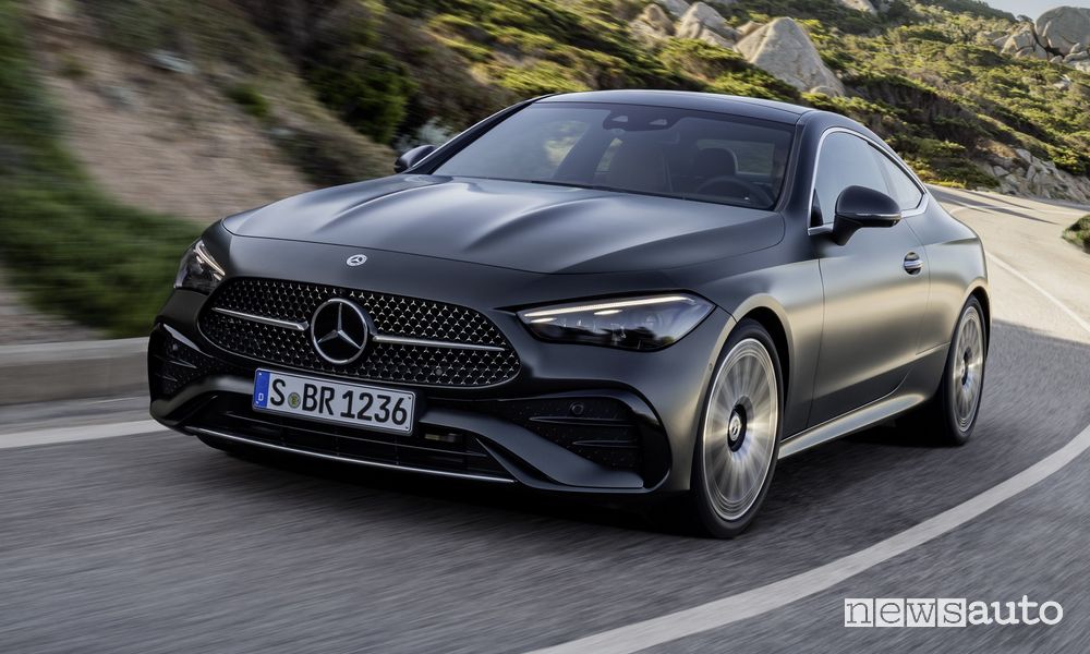 Mercedes-Benz CLE Coupé AMG Line anteriore 3/4 su strada