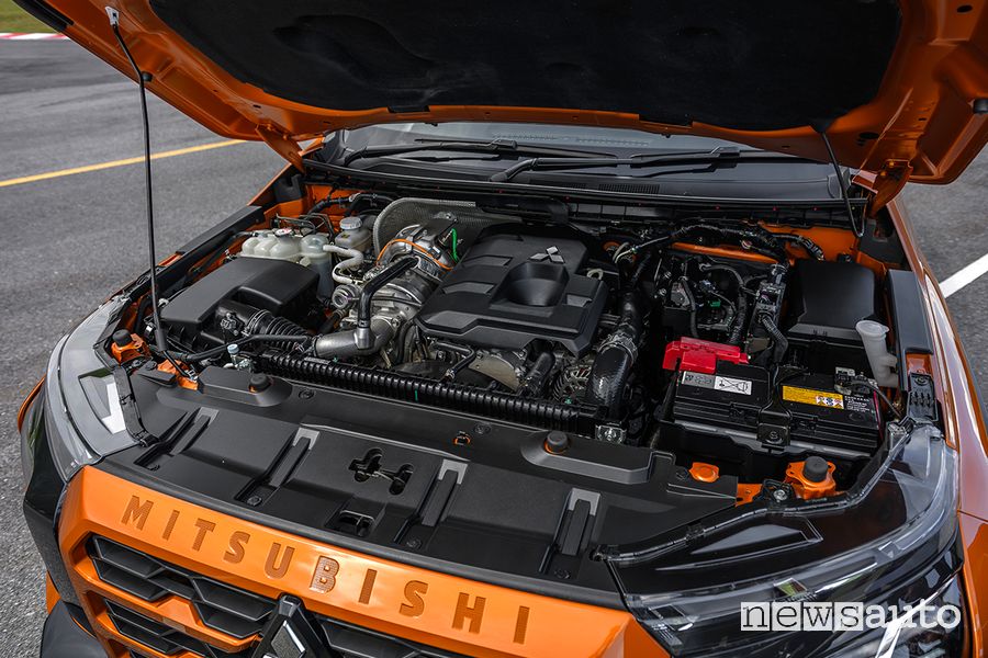 Nuovo Mitsubishi L200 vano motore