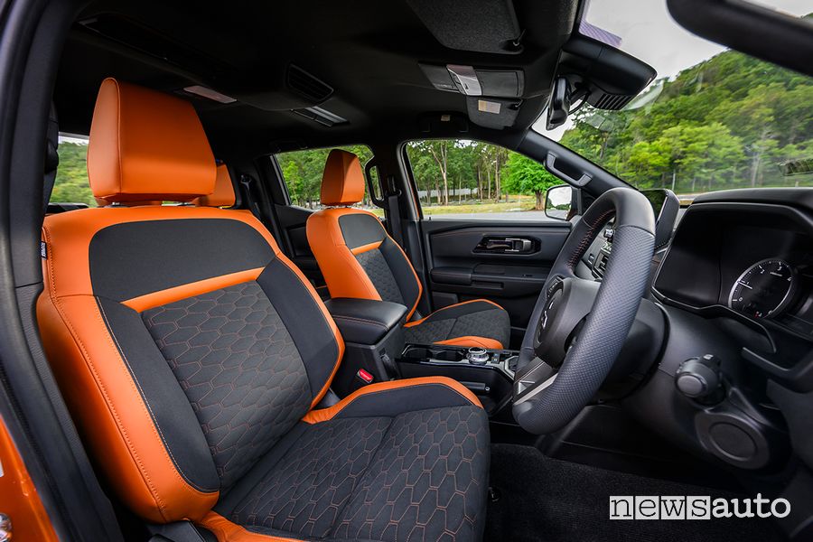 Nuovo Mitsubishi L200 sedili anteriori