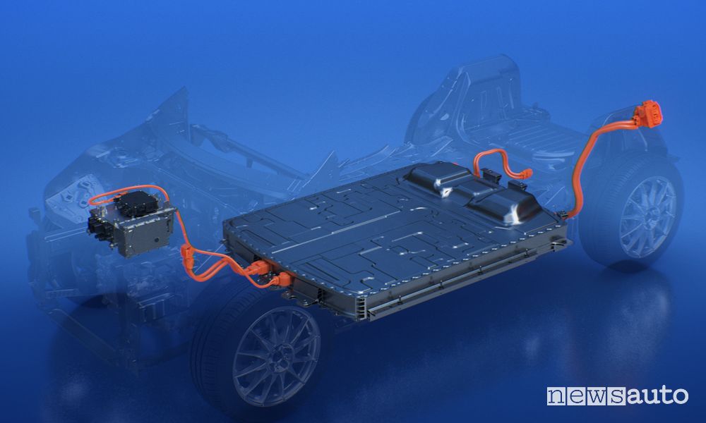 La batteria della E-5008, sviluppata sulla piattaforma STLA Medium di Stellantis è disponibile con 2 tagli da 73 e 97 kWh.