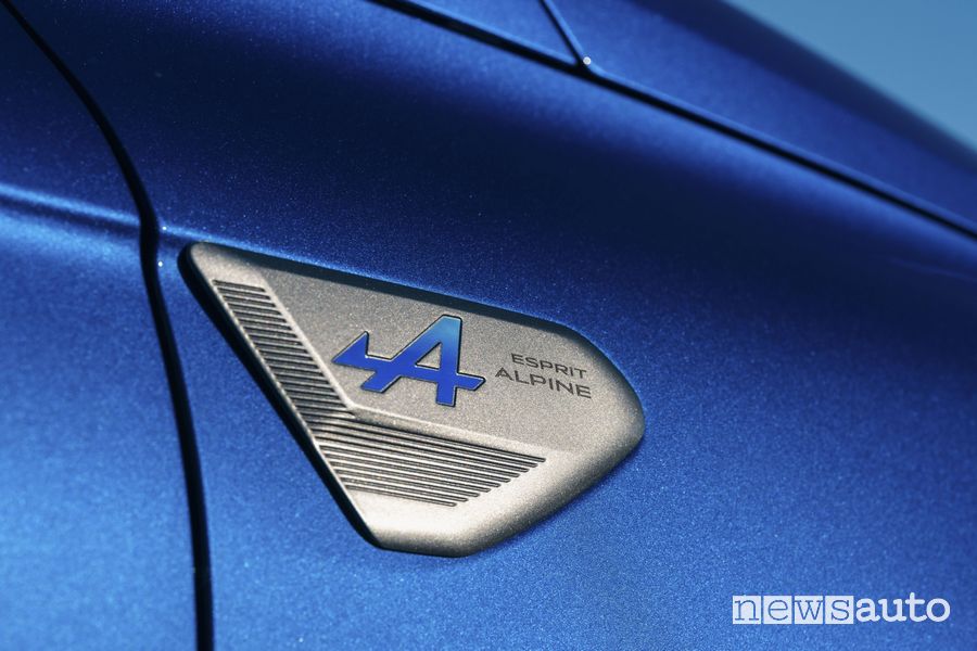 Renault Clio E-Tech badge Esprit Alpine