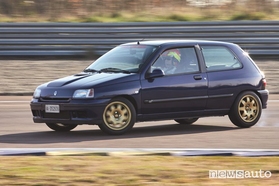 Clio derapata in pista