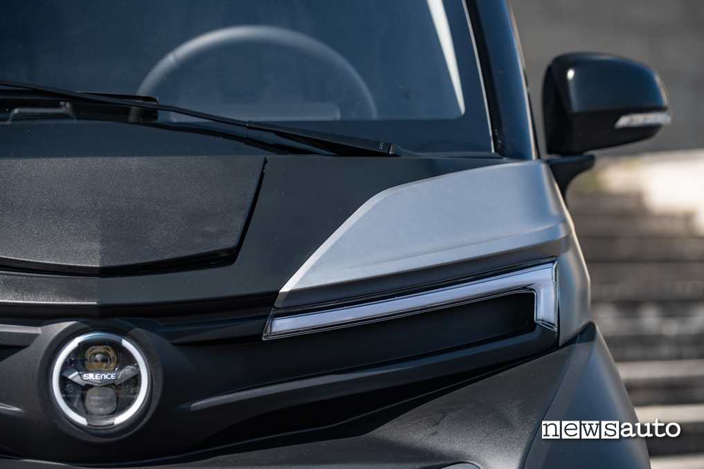Silence S04 fari anteriori microcar elettrica