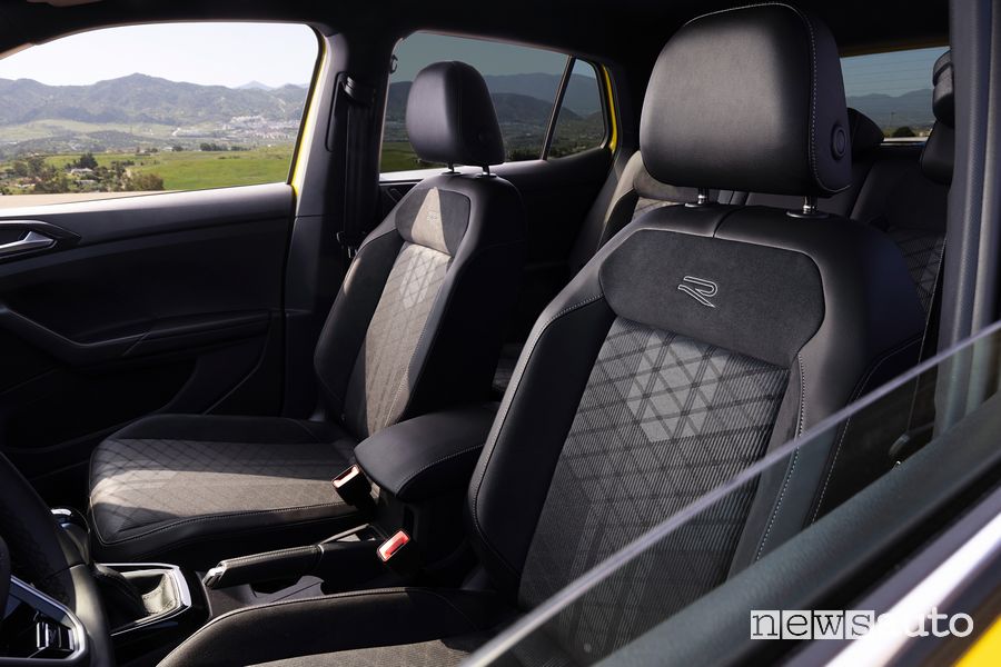 Nuova Volkswagen T-Cross sedili anteriori abitacolo