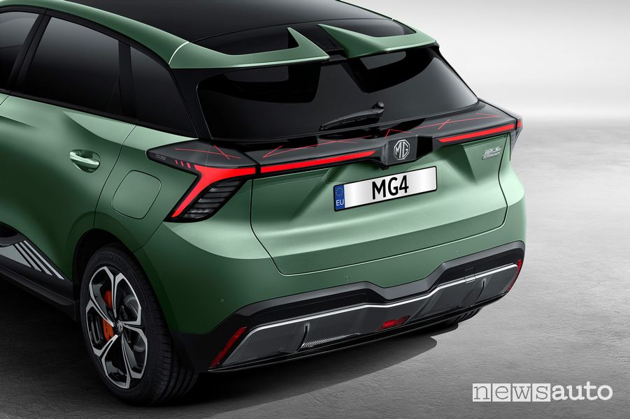 MG4 Xpower fari posteriori firma luminosa