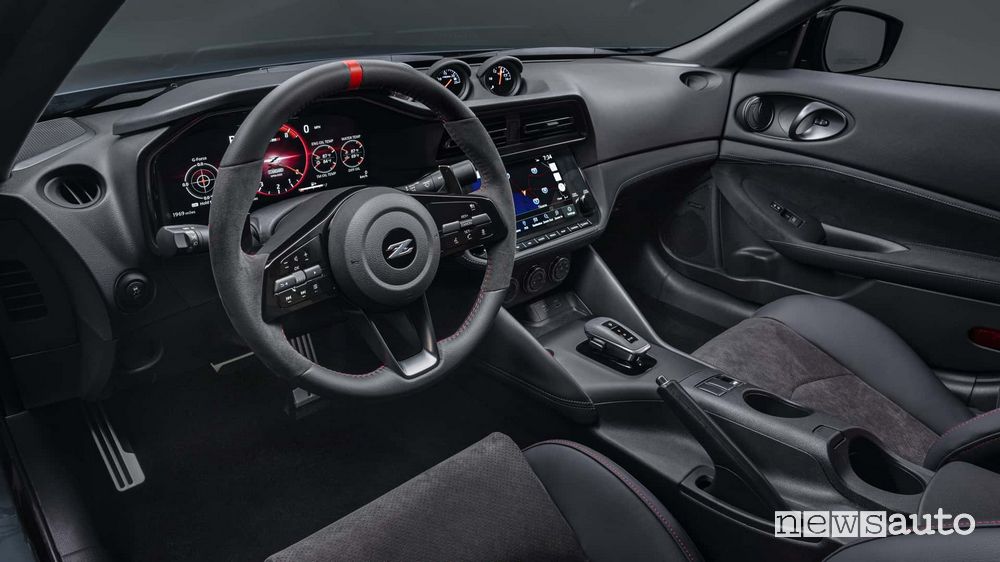 Nissan Z Nismo plancia abitacolo